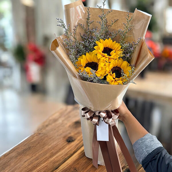 ช่อดอกไม้ - ช่อดอกทานตะวัน 3 ดอก สดใสสื่อถึงพลังใจ