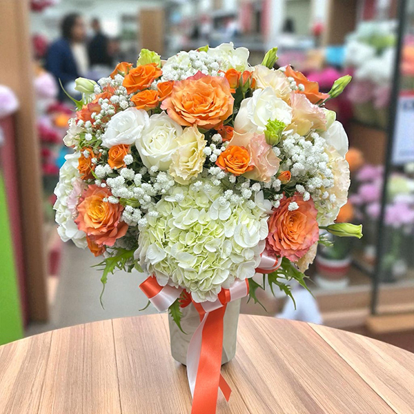 แจกันดอกไม้  Sunshine Grace – White & Orange Flower Vase แจกันดอกไม้  Sunshine Grace – White & Orange Flower Vase
