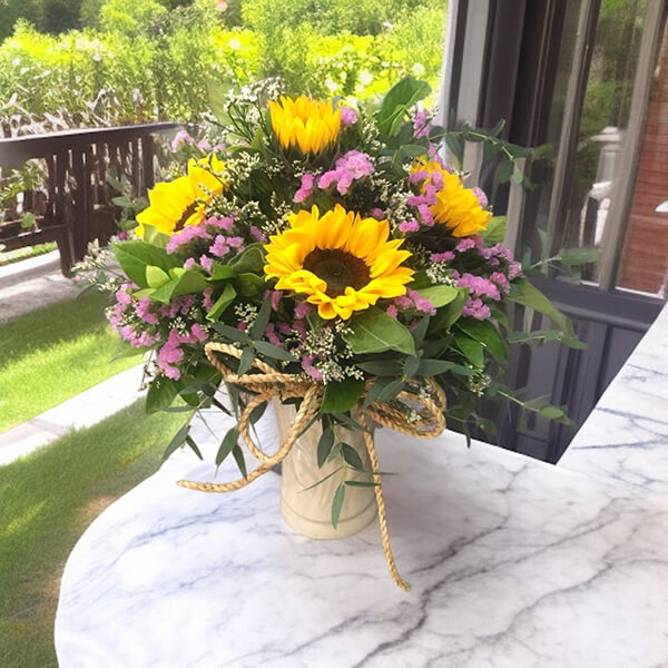 แจกันดอกไม้ “Sunny Radiance” – Sunflower Blooming Vase แจกันดอกไม้ “Sunny Radiance” – Sunflower Blooming Vase