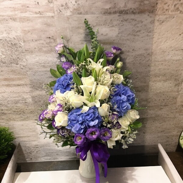 แจกันดอกไม้ Dreamy Lavender” – White, Purple & Blue Flower Arrangement แจกันดอกไม้ Dreamy Lavender” – White, Purple & Blue Flower Arrangement