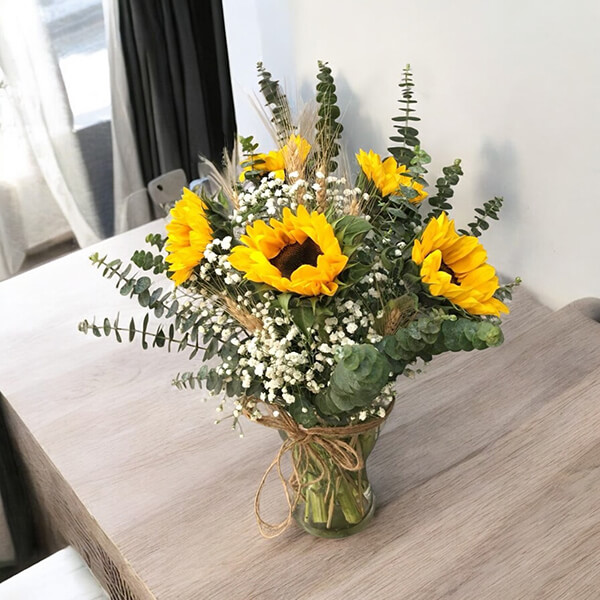 แจกันดอกไม้ “Sunny Delight” – Sunflower & Greenery Glass Vase