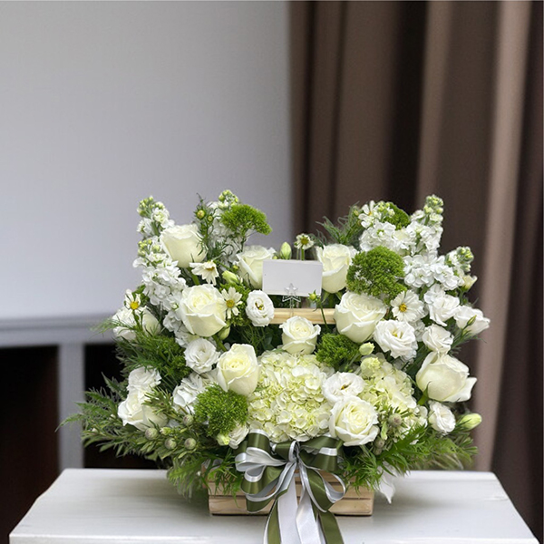 กระเช้าดอกไม้  White Serenity Flower Basket – Roses & Hydrangea Arrangement
