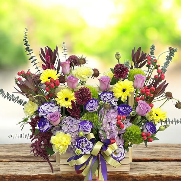 กระเช้าดอกไม้ Bright Delight Flower Basket