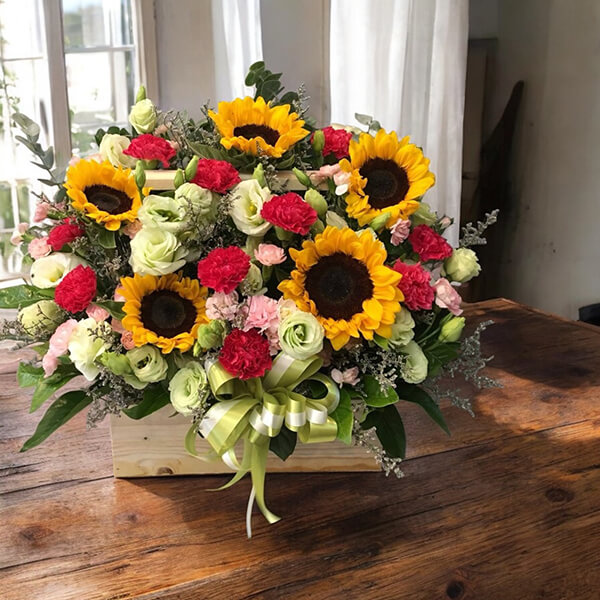 กระเช้าดอกไม้ Sunshine Harmony Flower Basket