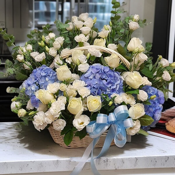 กระเช้าดอกไม้ Blue Grace Flower Basket