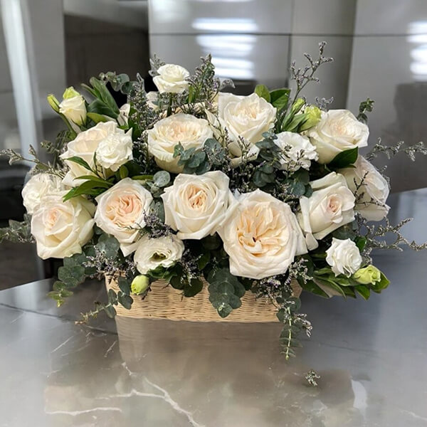กระเช้าดอกไม้ - Elegant White & Green Flower Basket