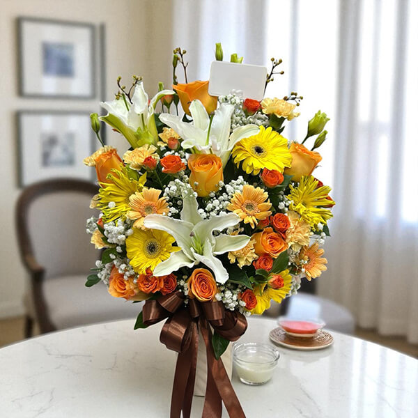 แจกันดอกไม้ Bright Harmony Vase – แจกันดอกไม้โทนสีสดใส ดอกกุหลาบ คาร์เนชั่น เยอบีร่า และลิลลี่
