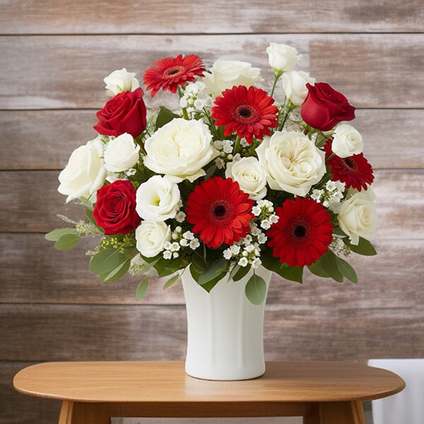 แจกันดอกไม้  White Rose Scarlet Touch