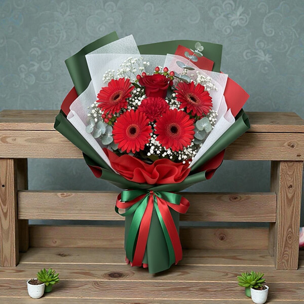 ช่อดอกไม้คริสต์มาส "festive Celebration Bouqut"