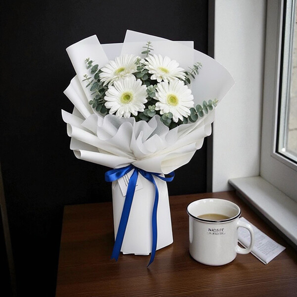 ช่อดอกไม้ Pure Serenity  Bouquet