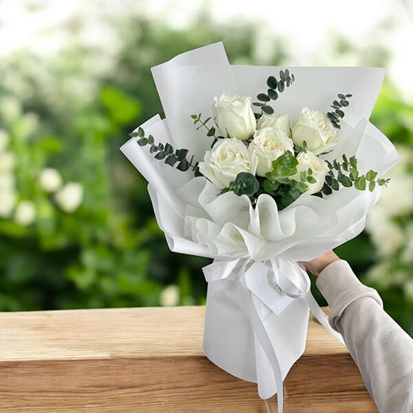 ช่อดอกไม้  "White Rose Bouquet"