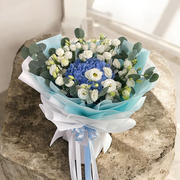 ช่อดอกไม้ Ethereal Morning Mist Bouquet