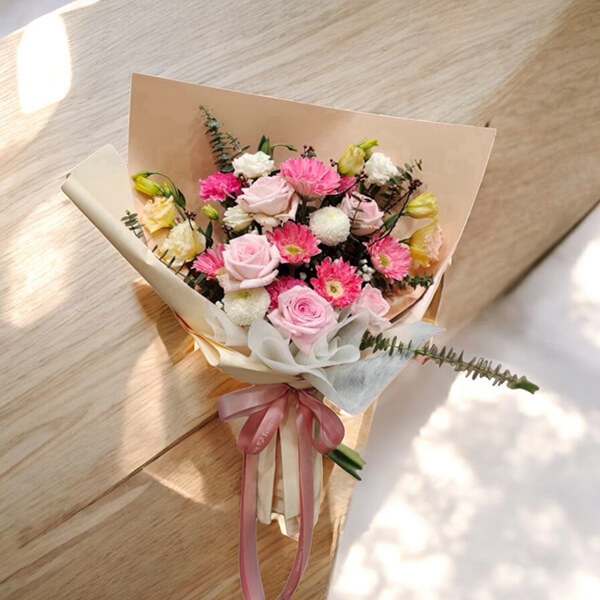 ช่อดอกไม้  Blush Harmony Symphony Bouquet
