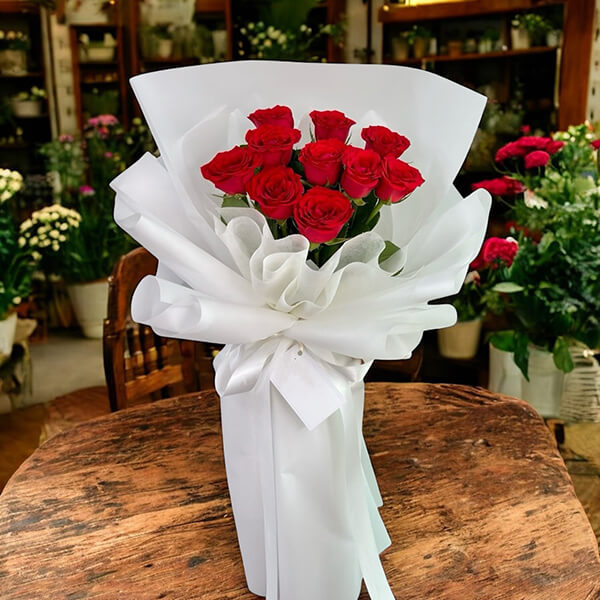 ช่อดอกไม้ Infinite Devotion Red Rose Bouquet