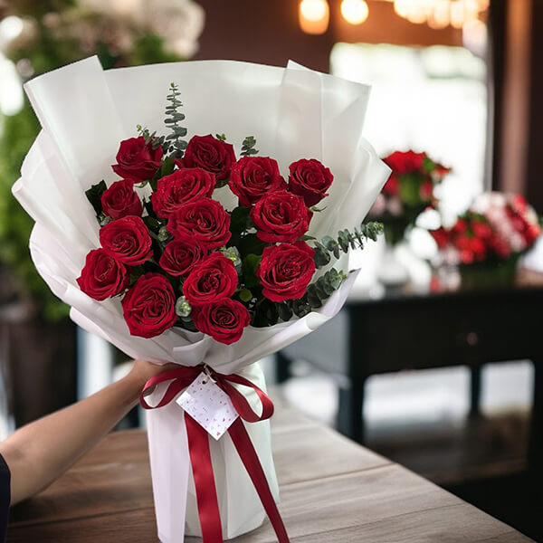 ช่อดอกไม้  Scarlet Solace Romance Bouquet