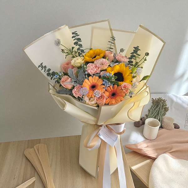 ช่อดอกไม้ Golden Sunshine Special Moment Bouquet