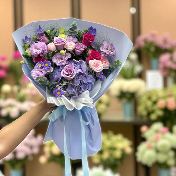 ช่อดอกไม้ Enchanting Mauve Romance Bouquet