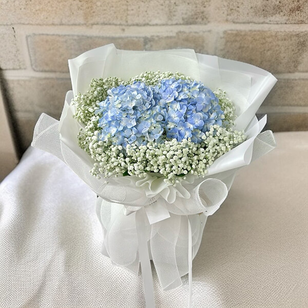 ช่อดอกไม้ Azure Joy & Gypsophila Dream Bouquet