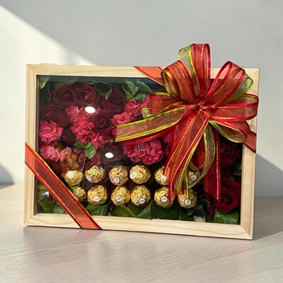 กล่องดอกไม้ “Red Romance Flower Box”