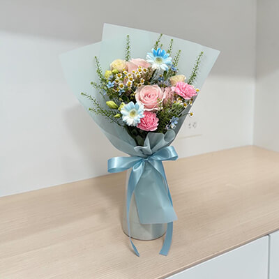 Dreamy Blue Bouquet &ndash; ช่อดอกไม้สีฟ้าชมพู ความฝันในวันพิเศษ