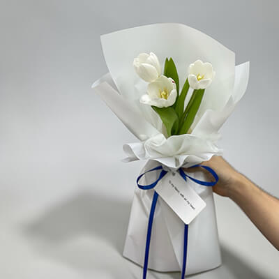 Pure White Tulip Bouquet  ช่อดอกทิวลิปสีขาวมินิมอล มอบแทนรักบริสุทธิ์ Pure White Tulip