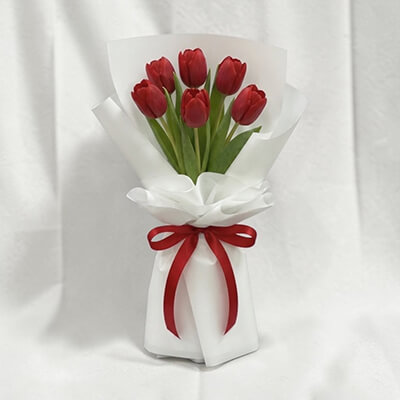 Classic Red Tulip Bouquet ช่อดอกทิวลิปสีแดงพรีเมียม สไตล์มินิมอลเกาหลี แทนรักลึกซึ้ง Classic Red Tulip