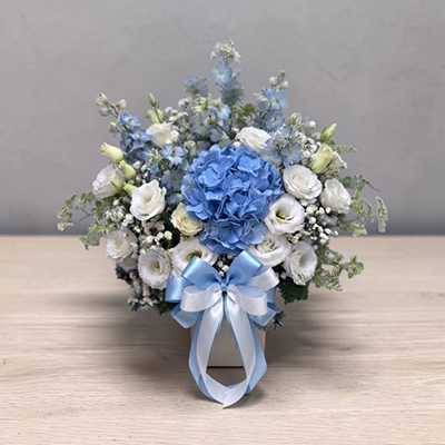 แจกันดอกไม้วันแม่ ไฮเดรนเยียโทนสีฟ้าและดอกไม้สีขาว ส่งด่วน (Mother's Day Blue Hydrangea Elegant Ceramic Vase)