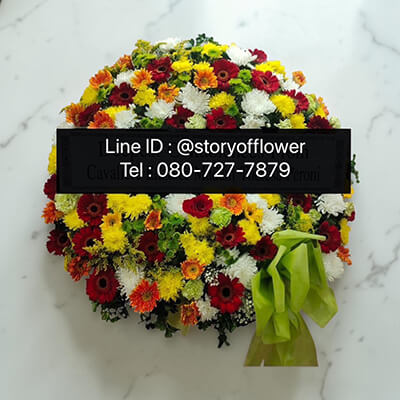 พวงหรีดดอกไม้สด รุ่น ปรินทร์วรา โทนสีเหลืองส้มแดงสดใสพร้อมโบว์สีเขียวตองอ่อน-ร้านพวงหรีด