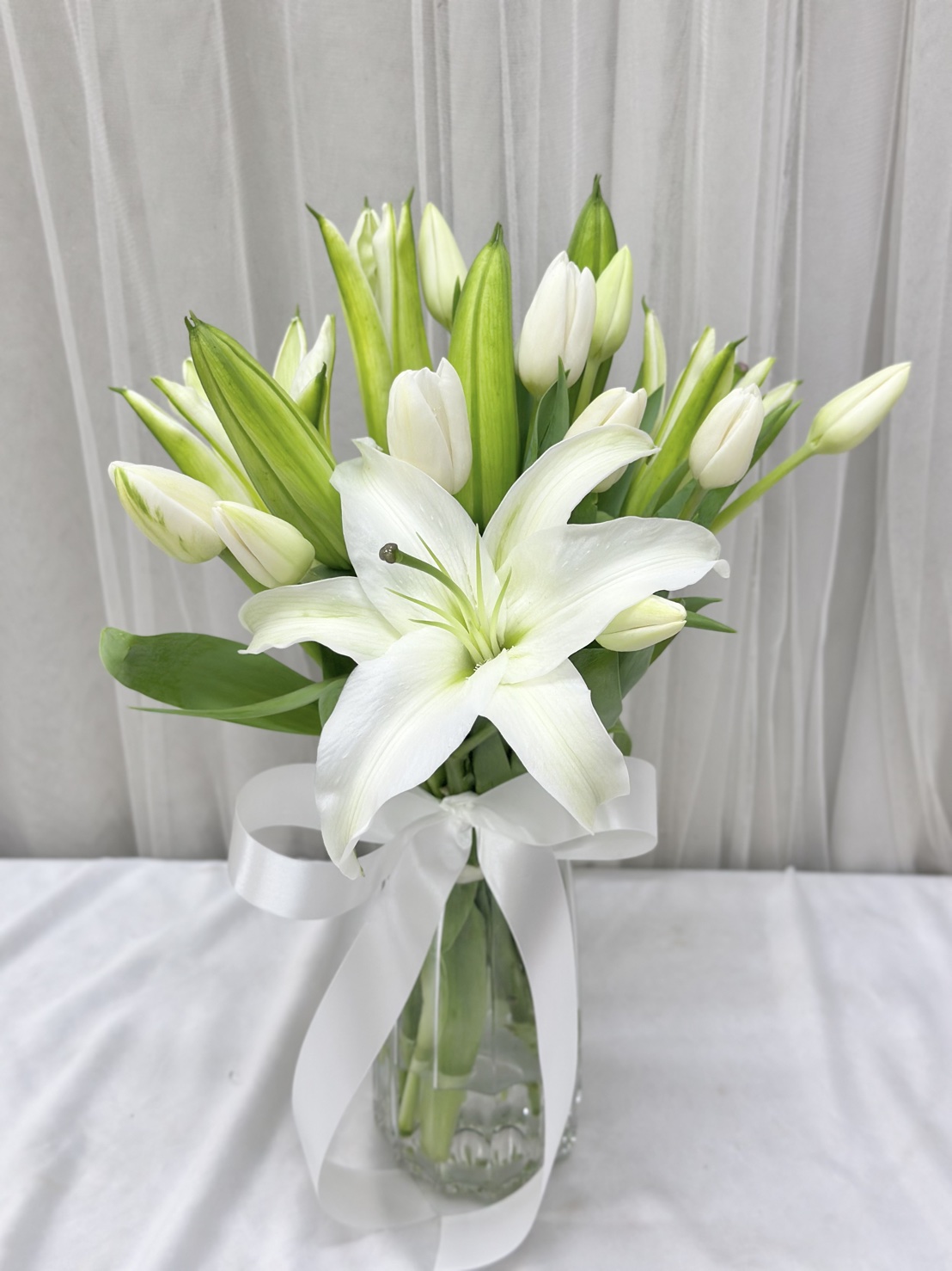 แจกันดอกทิวลิปและลิลลี่พรีเมียม ดีไซน์ทันสมัย